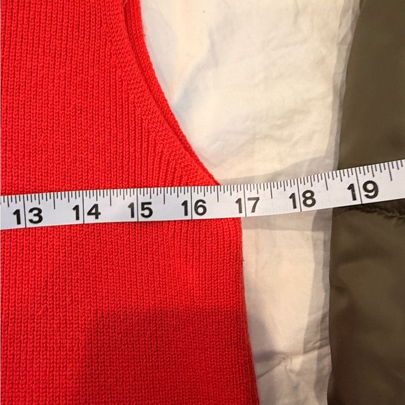 Ann Taylor Red Sleeveless Sweater Top Scallop Neck Gold Buttons L - Picture 4 of 5